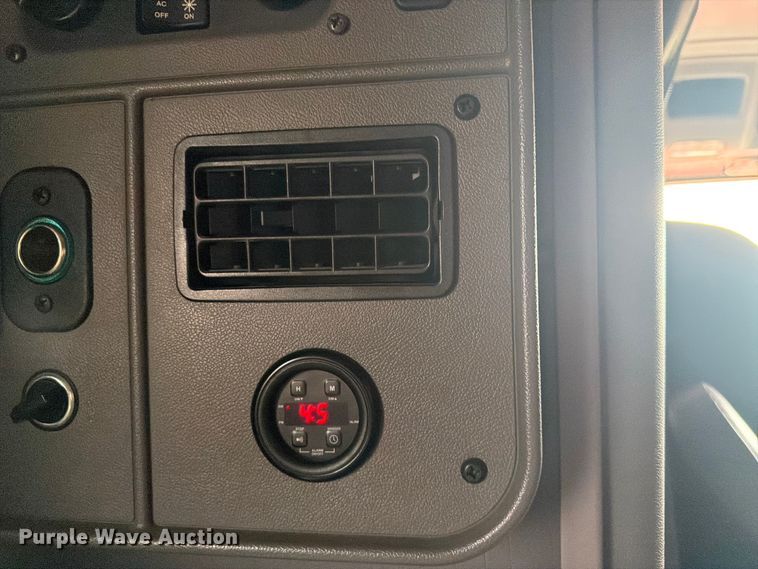 image for item FI0321 2018 Peterbilt 389 semi truck