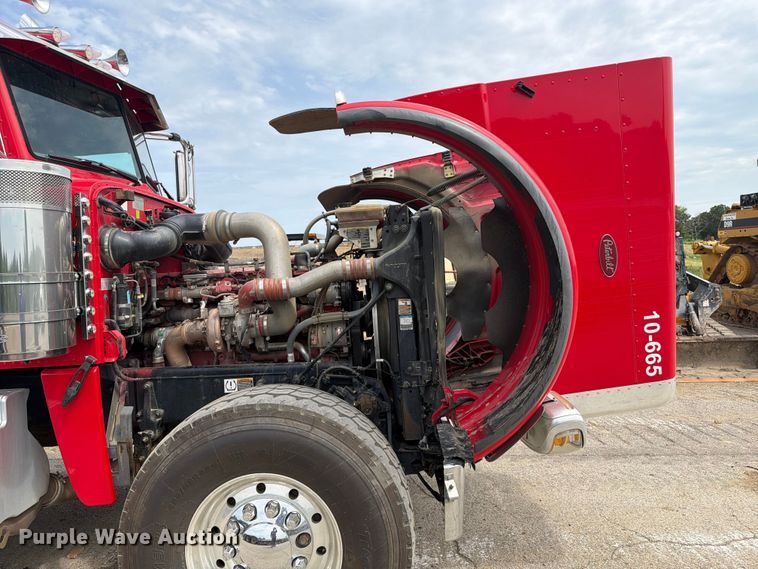 image for item FI0321 2018 Peterbilt 389 semi truck