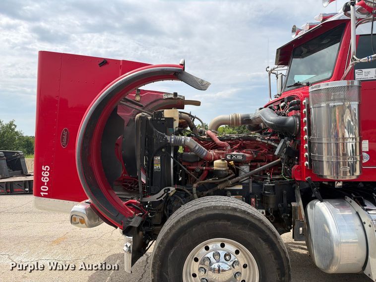 image for item FI0321 2018 Peterbilt 389 semi truck