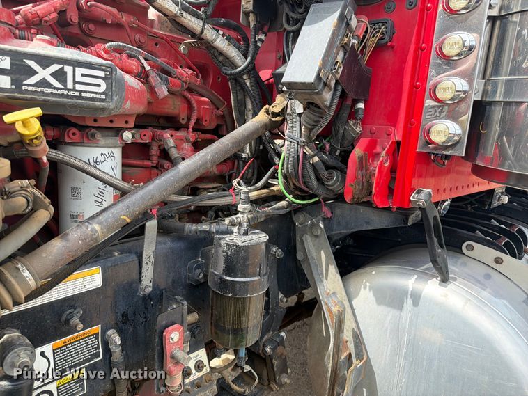 image for item FI0321 2018 Peterbilt 389 semi truck
