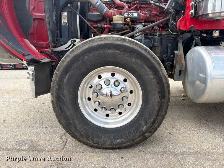 image for item FI0321 2018 Peterbilt 389 semi truck