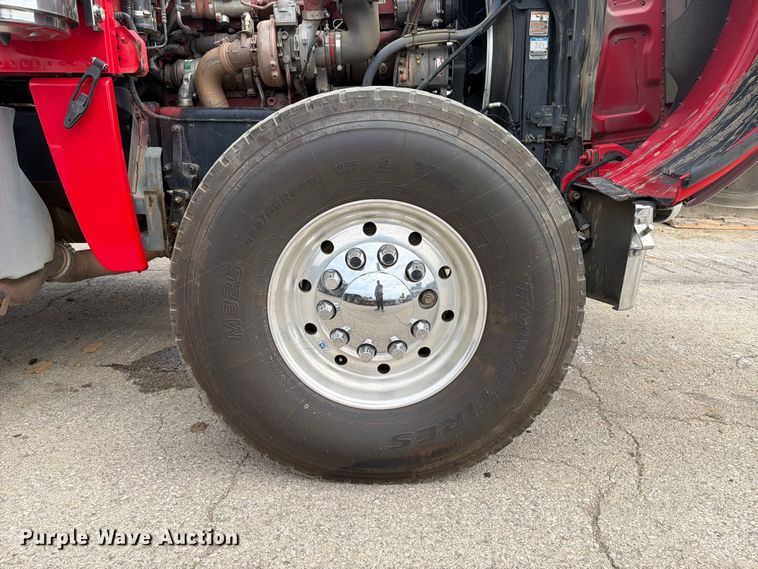 image for item FI0321 2018 Peterbilt 389 semi truck