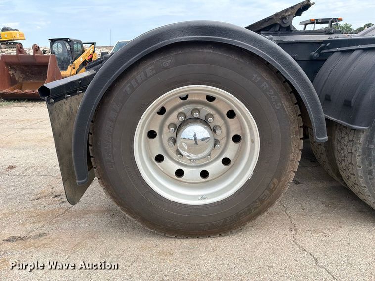 image for item FI0321 2018 Peterbilt 389 semi truck