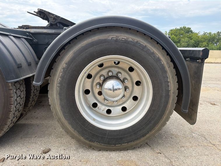 image for item FI0321 2018 Peterbilt 389 semi truck