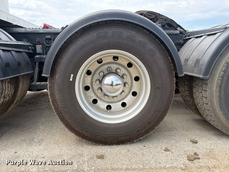 image for item FI0321 2018 Peterbilt 389 semi truck