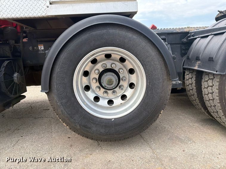 image for item FI0321 2018 Peterbilt 389 semi truck