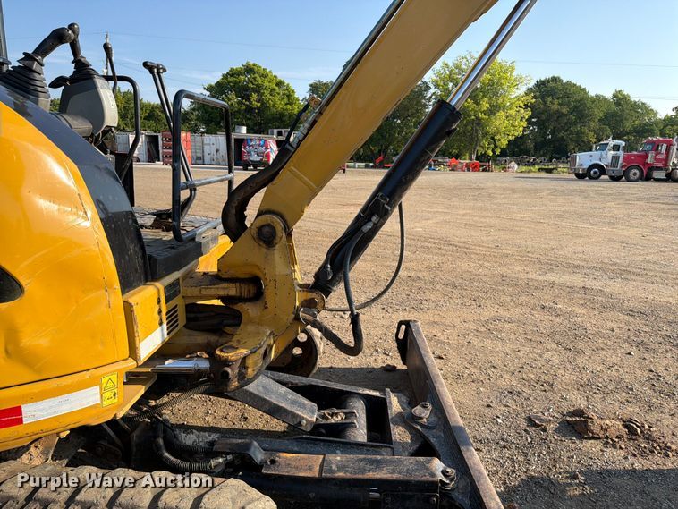 image for item FI0333 2012 Caterpillar 304D CR mini excavator