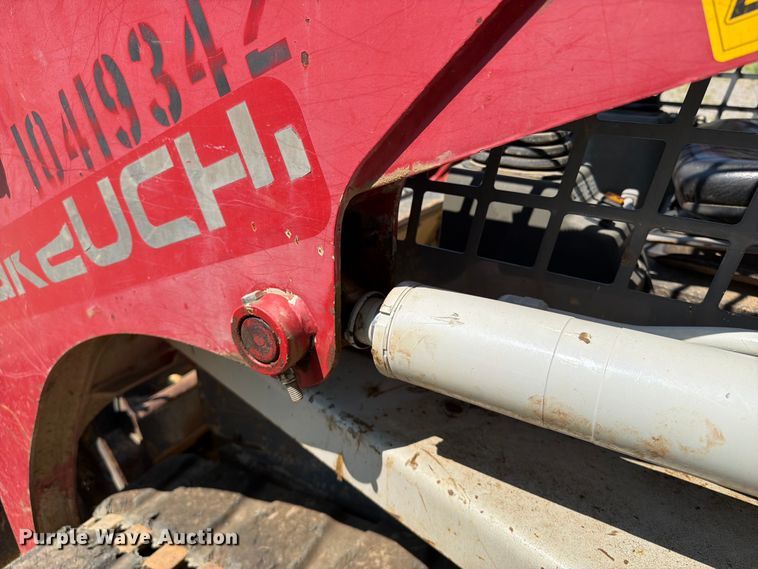 image for item FI0334 2015 Takeuchi TL8 tracked skid steer loader