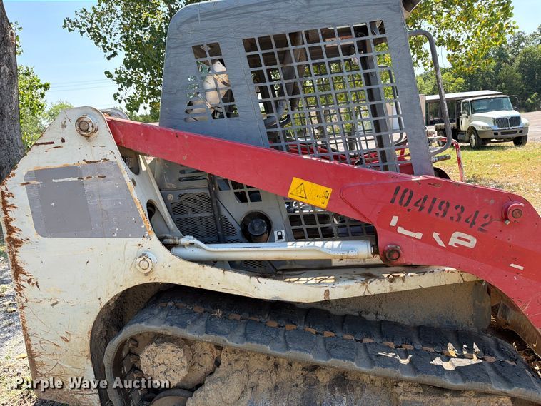 image for item FI0334 2015 Takeuchi TL8 tracked skid steer loader