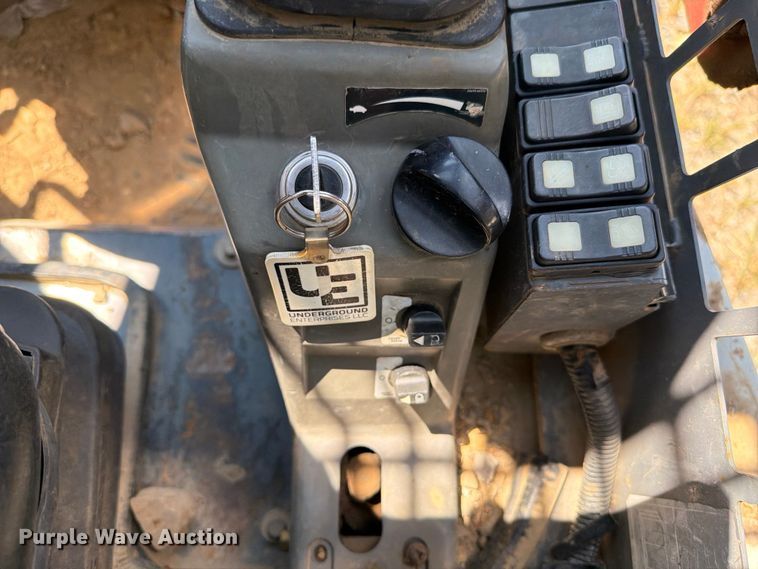 image for item FI0334 2015 Takeuchi TL8 tracked skid steer loader