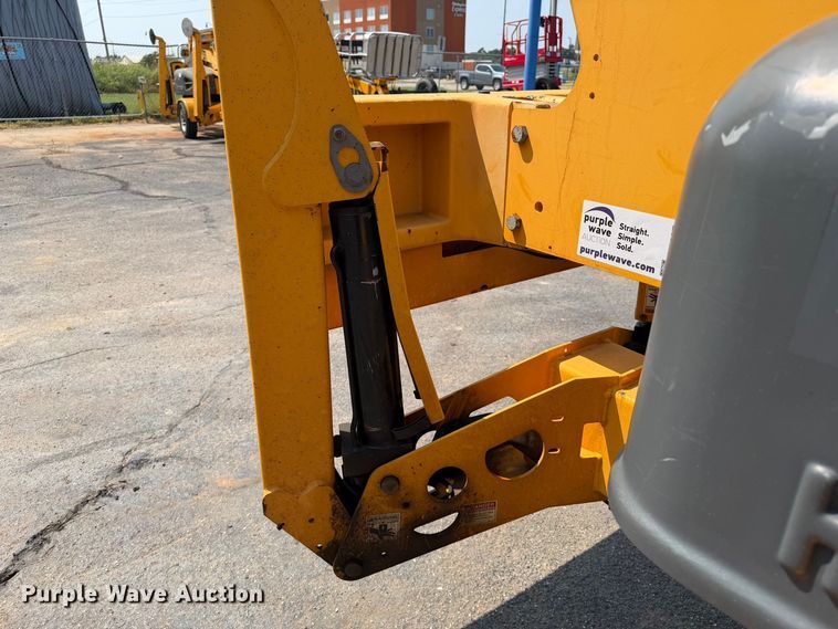 image for item FI0337 2016 Haulotte 3632T boom lift