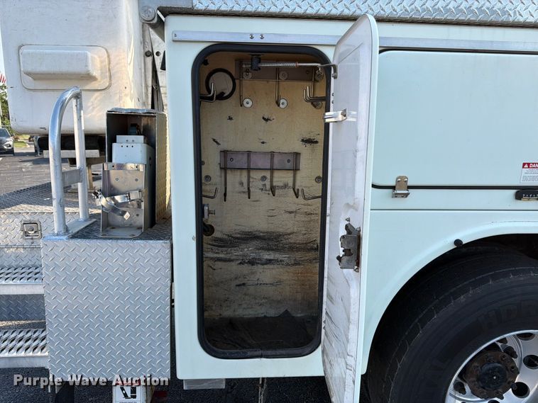 image for item FK3033 2017 International 4300 bucket truck