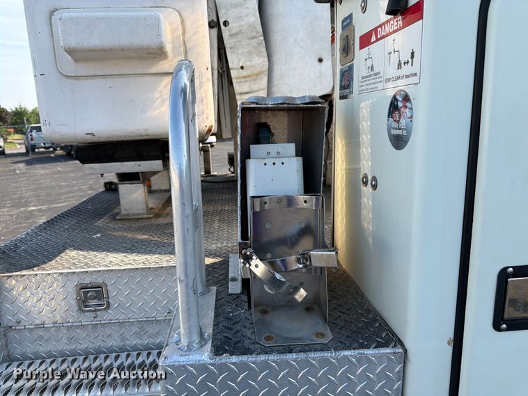 image for item FK3033 2017 International 4300 bucket truck