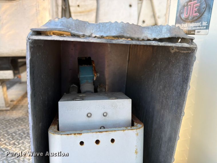 image for item FK3033 2017 International 4300 bucket truck