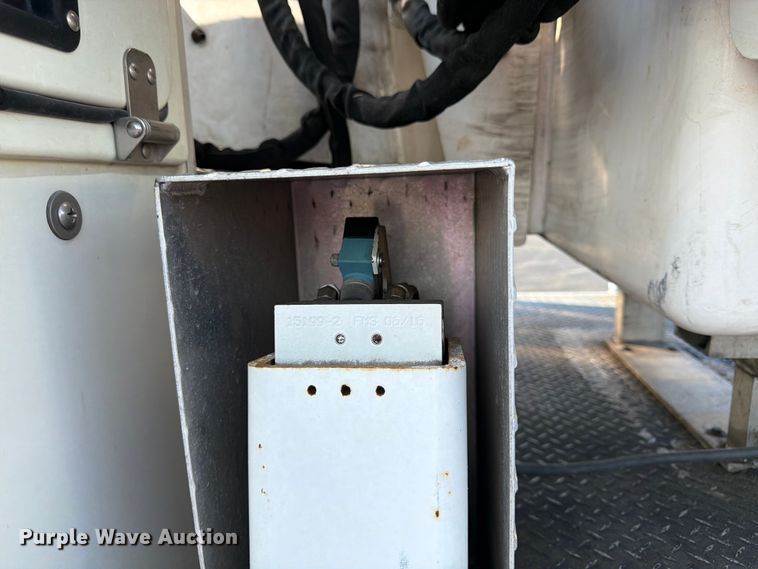 image for item FK3033 2017 International 4300 bucket truck