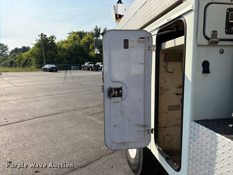 image for item FK3033 2017 International 4300 bucket truck