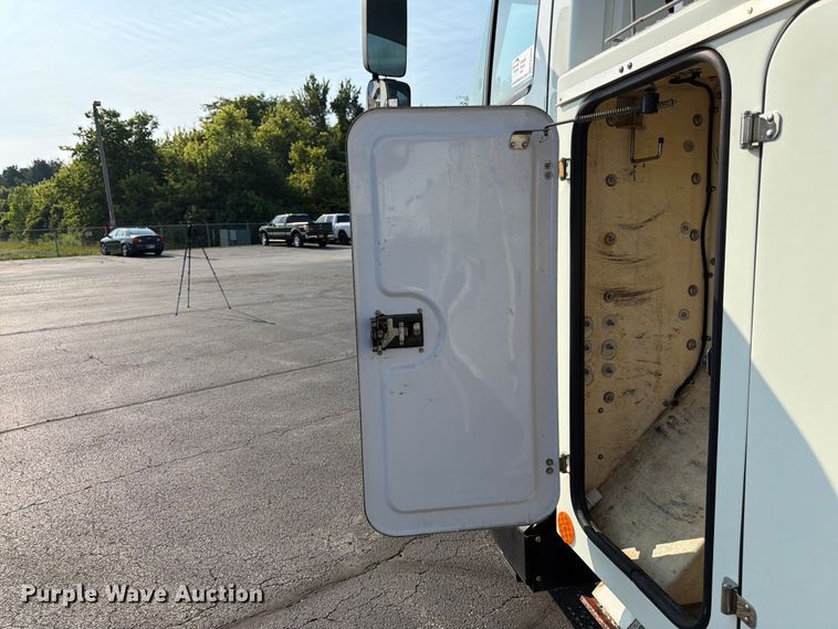 image for item FK3033 2017 International 4300 bucket truck