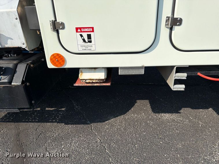 image for item FK3033 2017 International 4300 bucket truck