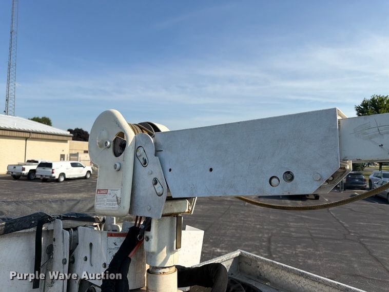 image for item FK3033 2017 International 4300 bucket truck