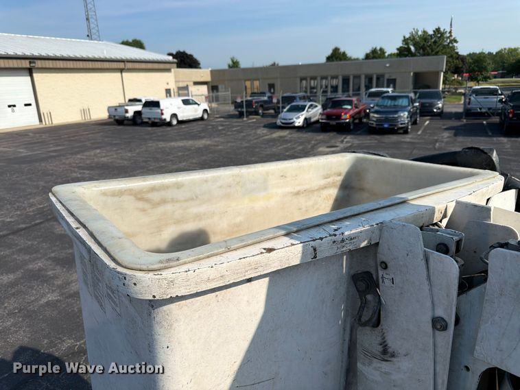image for item FK3033 2017 International 4300 bucket truck