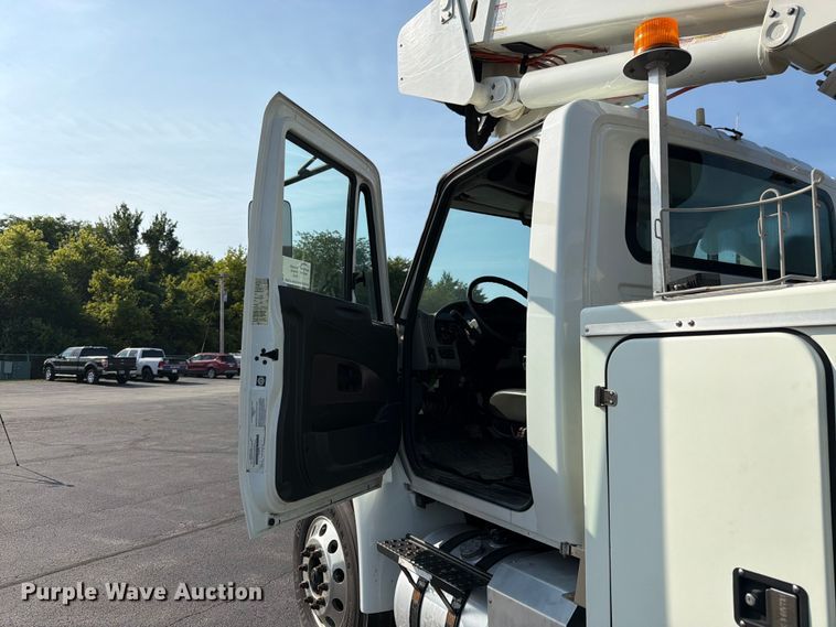 image for item FK3033 2017 International 4300 bucket truck