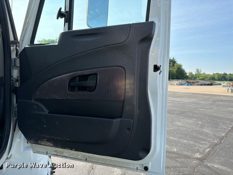 image for item FK3033 2017 International 4300 bucket truck