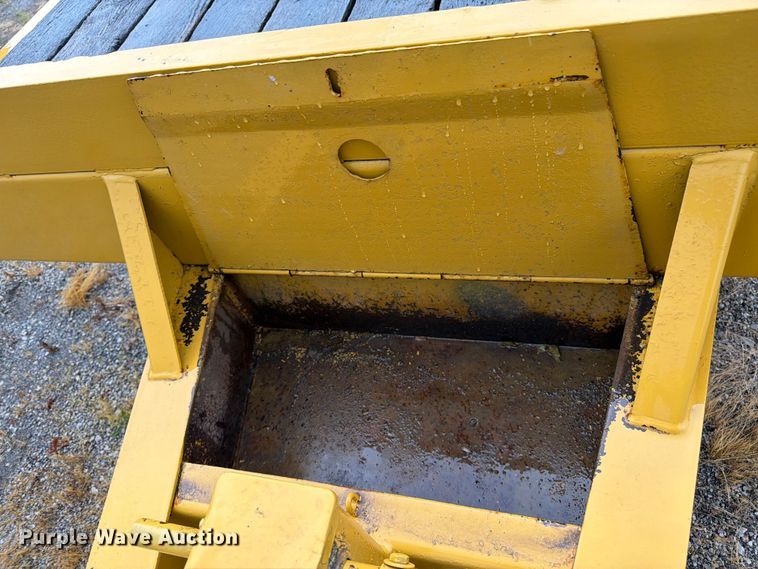 image for item FK3166 2001 Trail King TK20-2500 equipment trailer