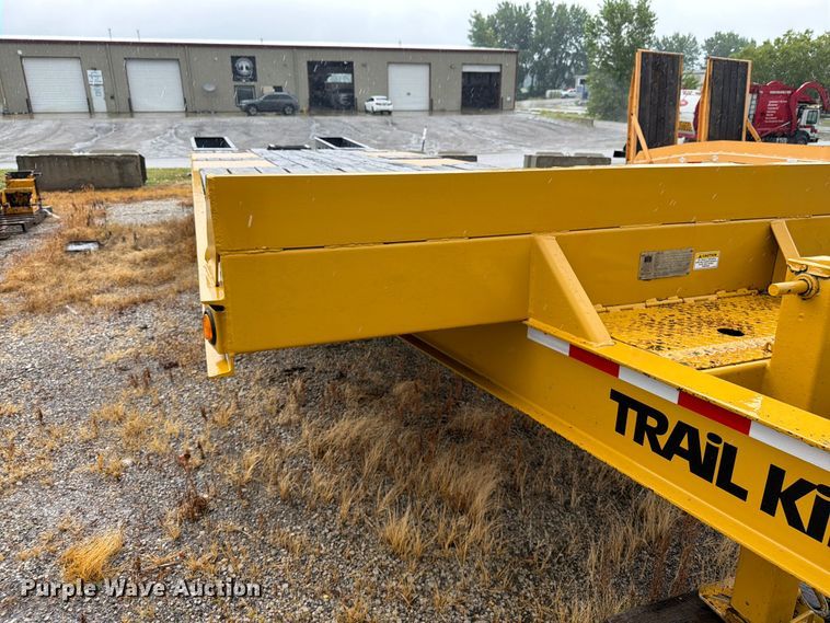image for item FK3166 2001 Trail King TK20-2500 equipment trailer