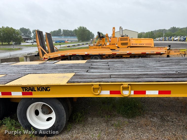 image for item FK3166 2001 Trail King TK20-2500 equipment trailer