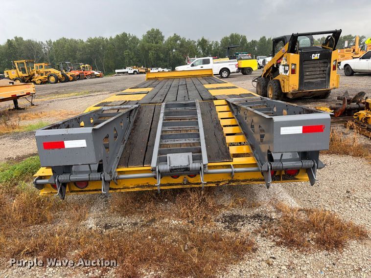 image for item FK3166 2001 Trail King TK20-2500 equipment trailer