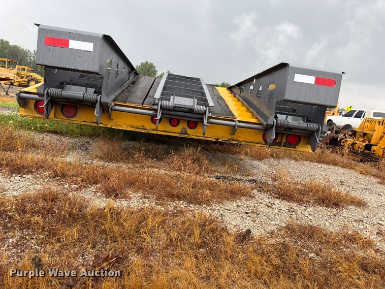 image for item FK3166 2001 Trail King TK20-2500 equipment trailer