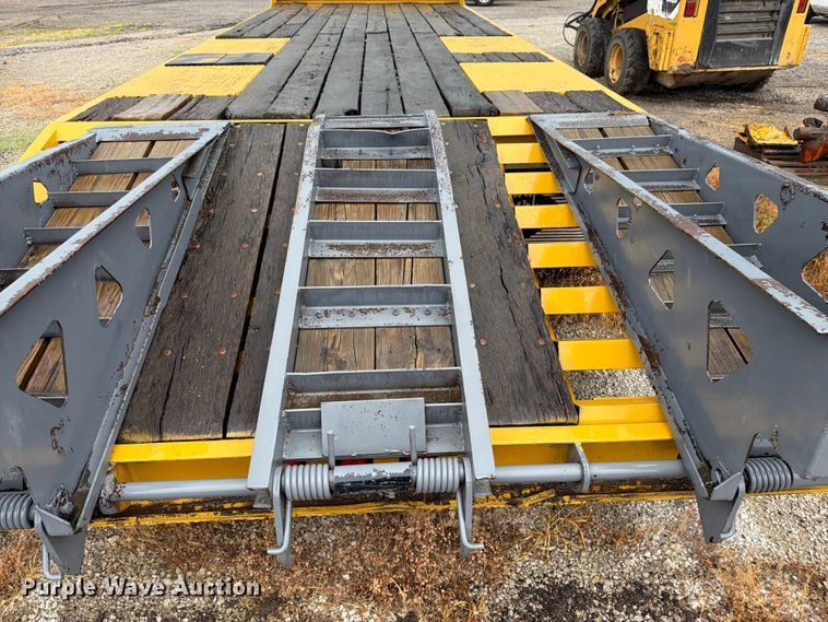 image for item FK3166 2001 Trail King TK20-2500 equipment trailer