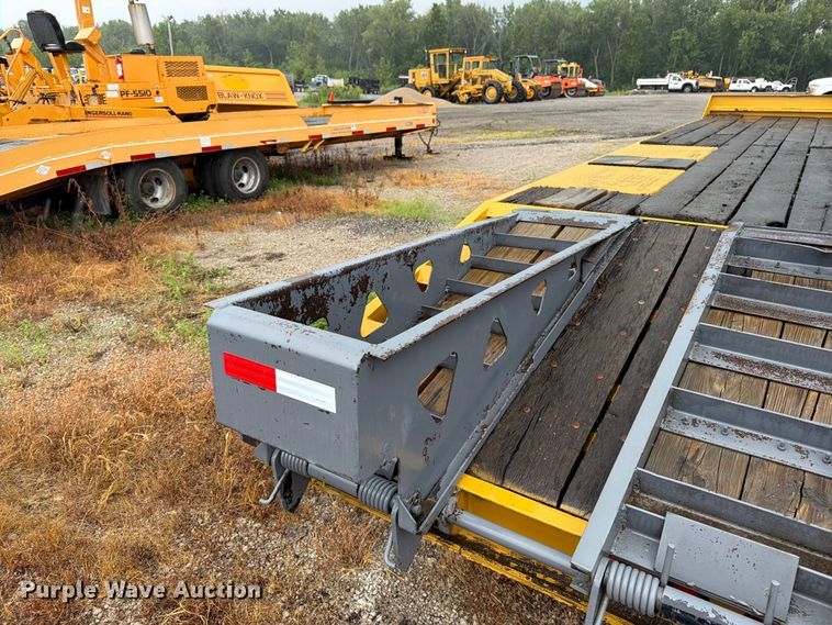 image for item FK3166 2001 Trail King TK20-2500 equipment trailer