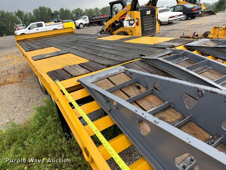 image for item FK3166 2001 Trail King TK20-2500 equipment trailer