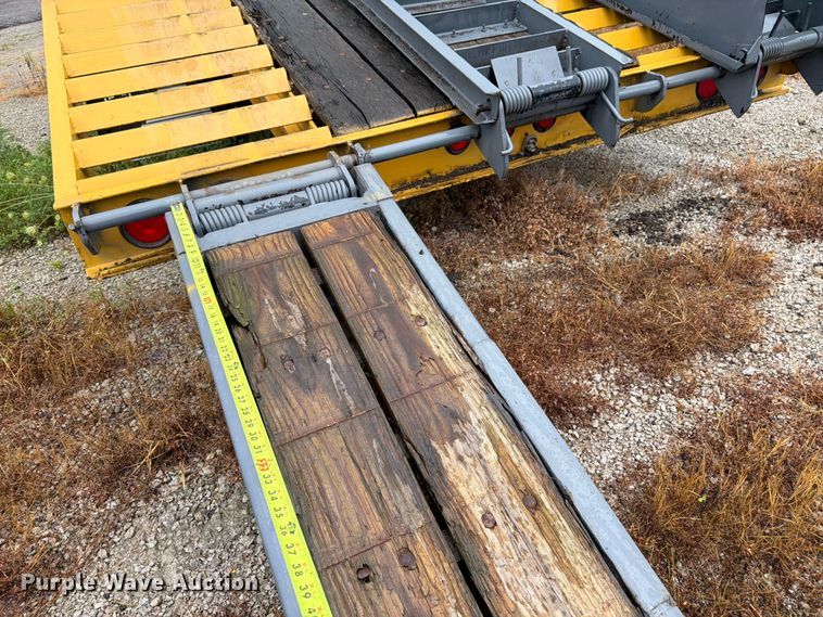 image for item FK3166 2001 Trail King TK20-2500 equipment trailer