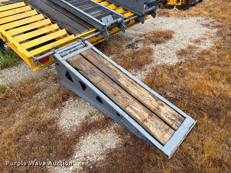 image for item FK3166 2001 Trail King TK20-2500 equipment trailer