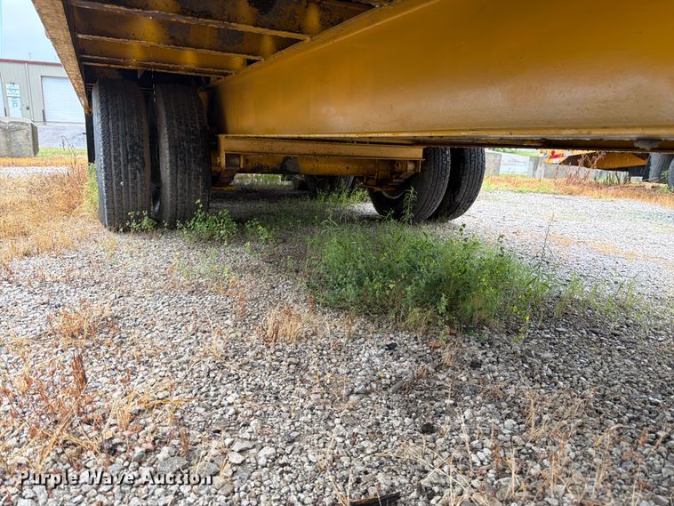 image for item FK3166 2001 Trail King TK20-2500 equipment trailer