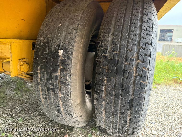image for item FK3166 2001 Trail King TK20-2500 equipment trailer