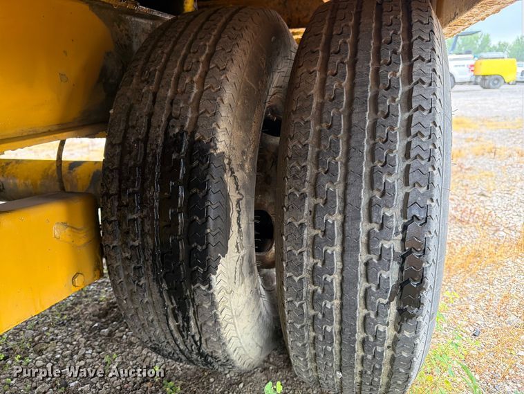 image for item FK3166 2001 Trail King TK20-2500 equipment trailer