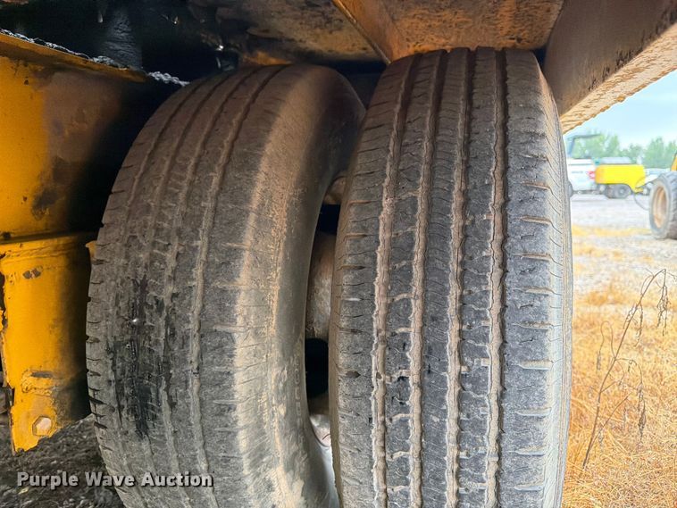image for item FK3166 2001 Trail King TK20-2500 equipment trailer