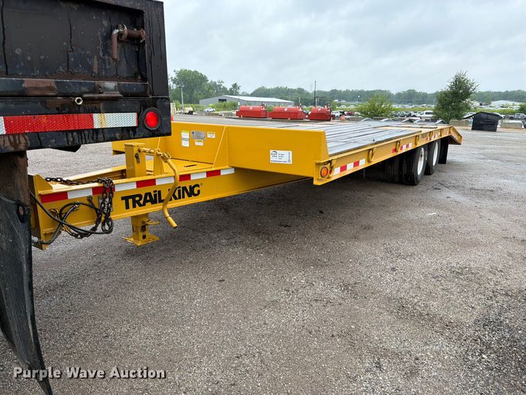 image for item FK3167 2004 Trail King TK20LP-2600 equipment trailer