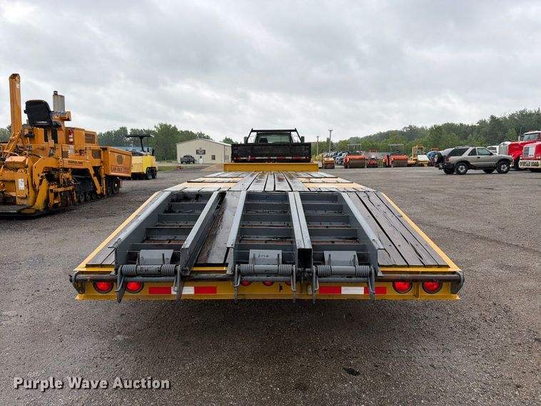 image for item FK3167 2004 Trail King TK20LP-2600 equipment trailer