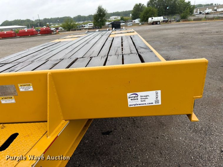 image for item FK3167 2004 Trail King TK20LP-2600 equipment trailer