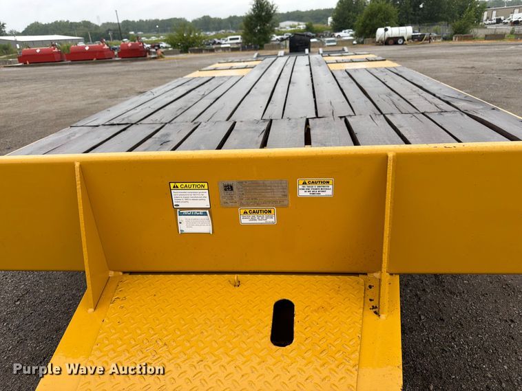 image for item FK3167 2004 Trail King TK20LP-2600 equipment trailer