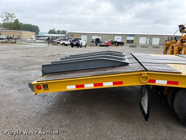 image for item FK3167 2004 Trail King TK20LP-2600 equipment trailer