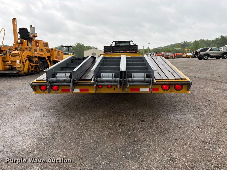 image for item FK3167 2004 Trail King TK20LP-2600 equipment trailer