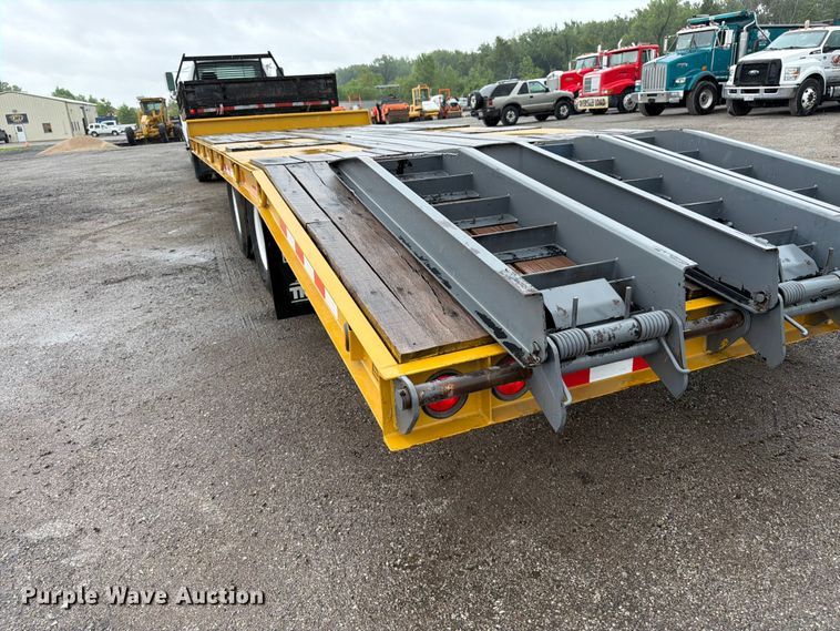 image for item FK3167 2004 Trail King TK20LP-2600 equipment trailer