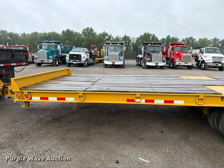 image for item FK3167 2004 Trail King TK20LP-2600 equipment trailer