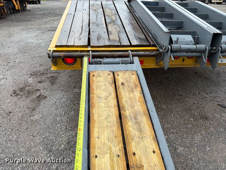 image for item FK3167 2004 Trail King TK20LP-2600 equipment trailer