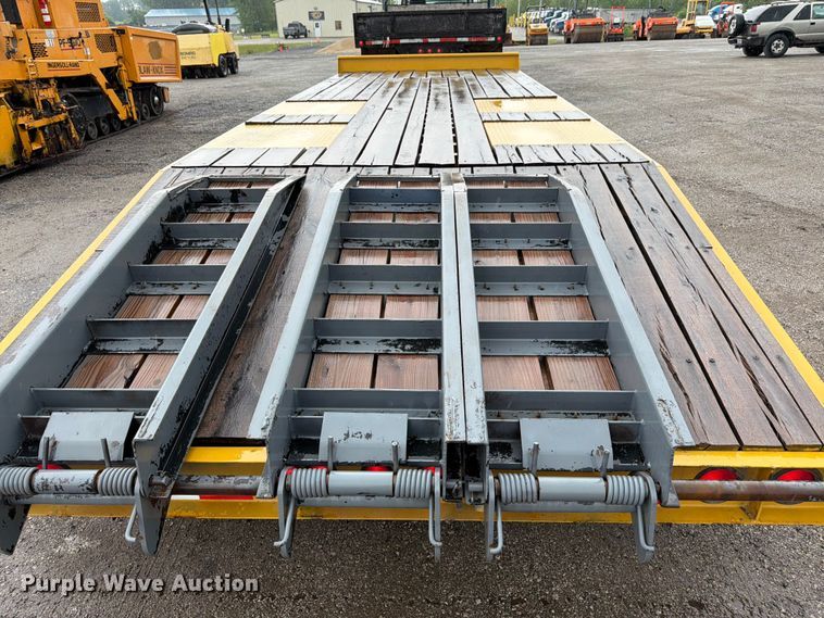 image for item FK3167 2004 Trail King TK20LP-2600 equipment trailer